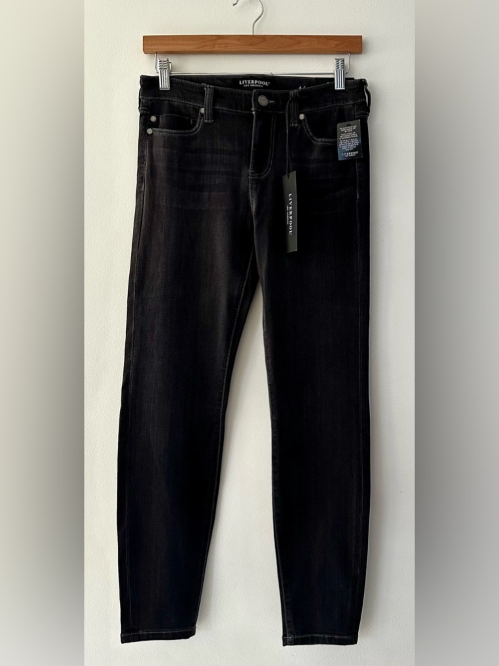Liverpool Kaylee Skinny Ankle Jean. Meteorite Wash. NWT! 
Size: 4/27